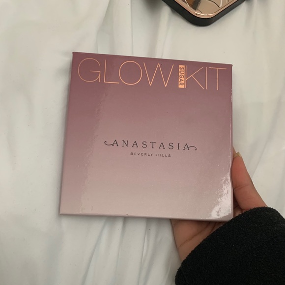 Anastasia Beverly Hills sugar glow kit highlight - Picture 2 of 4